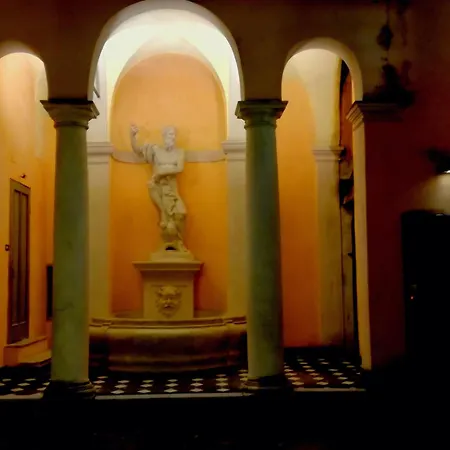 Affreschi Con Vista Ducale *