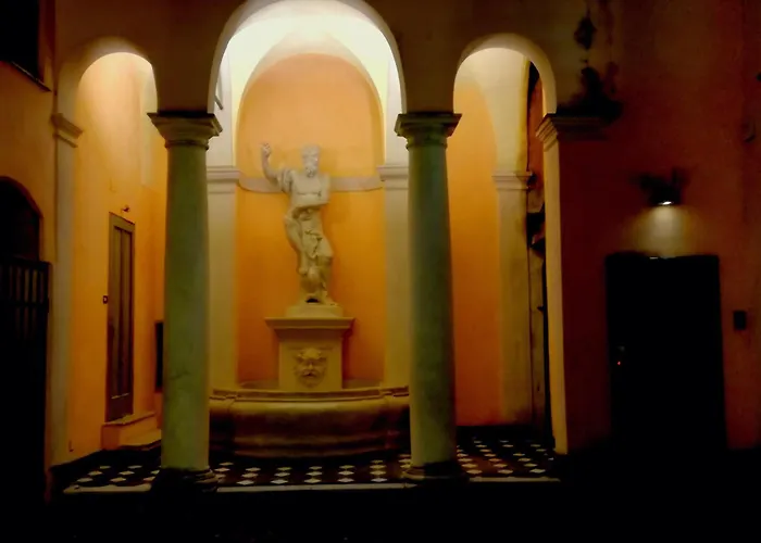 Affreschi Con Vista Ducale *